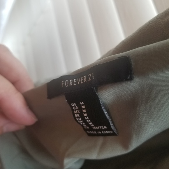 Forever 21 shorts jumper size M - Picture 3 of 3